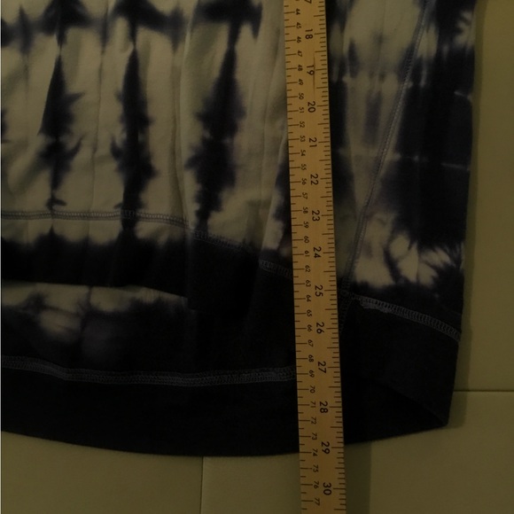 GREEN TEA Size XL Sweatshirt, blue and white tie-dye long sleeve, Crewneck. - Picture 3 of 6